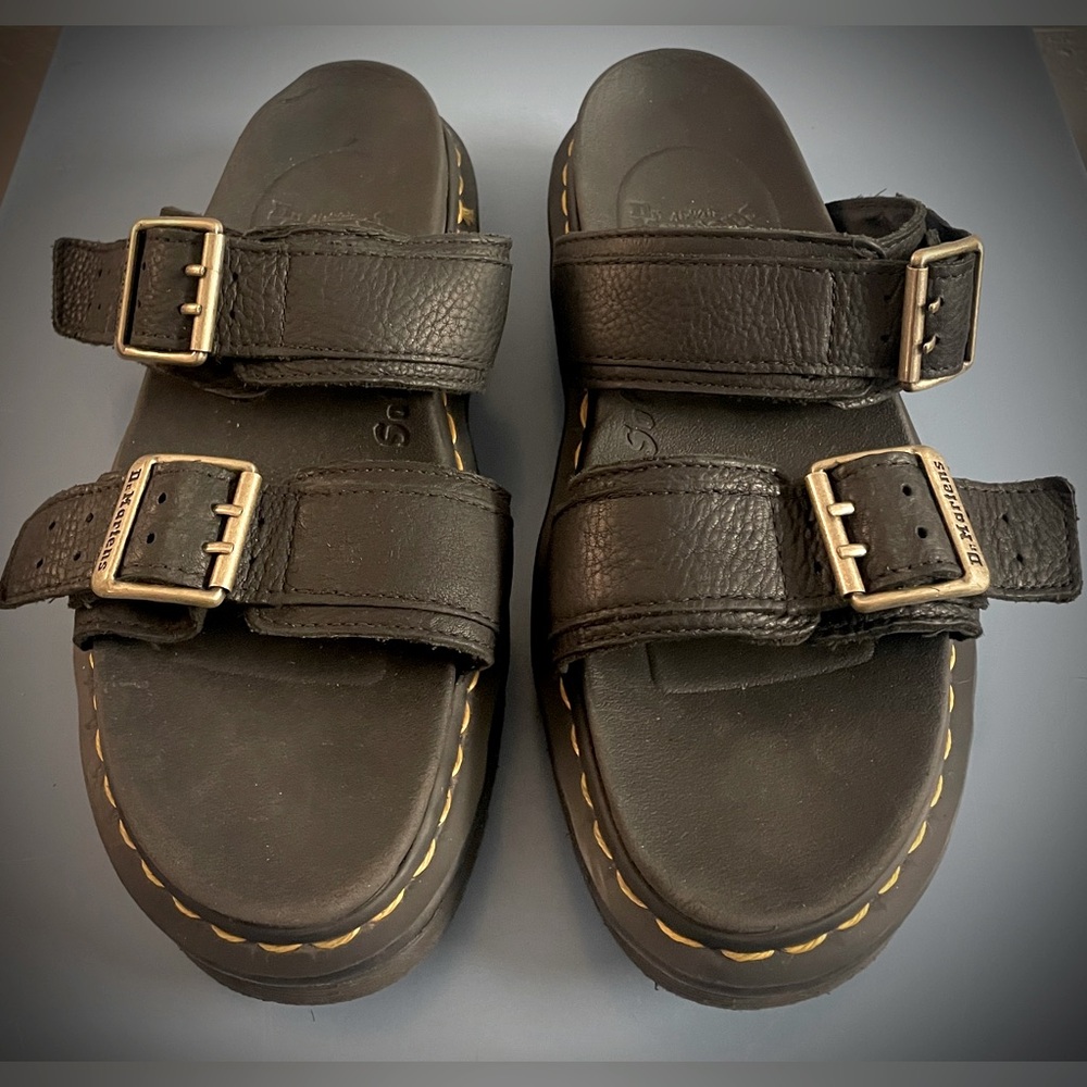 EUC•Women’s•Black•Dr. Martens•Myles• Platform•Slide Sandals•w/brass buckles